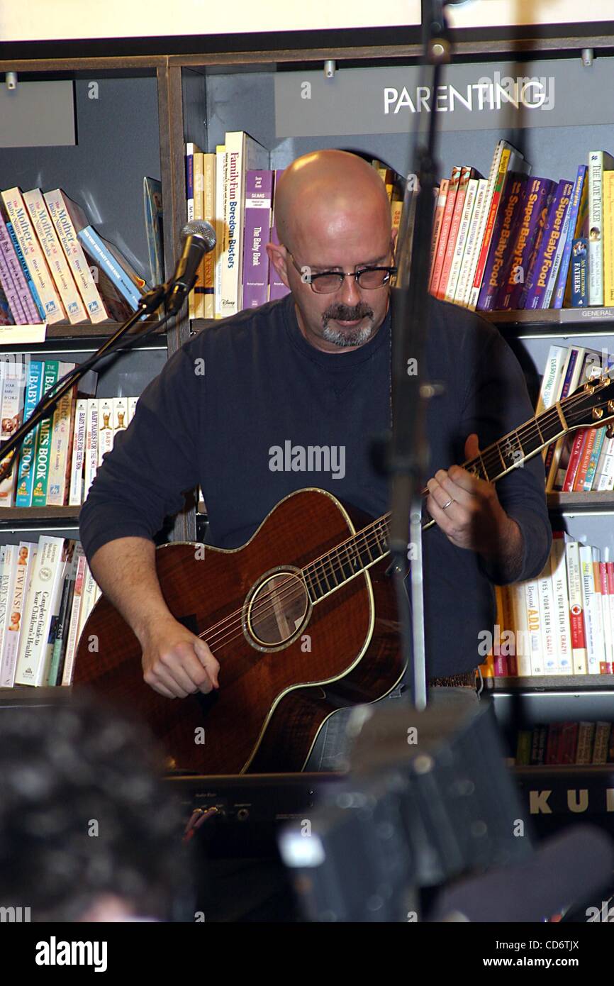 Mar. 16, 2004 - New York, New York, U.S. - K36143RM.HOOTIE AND THE BLOWFISH CD PROMOTION AND POERFORMANCE AT THE BORDERS BOOK STORE IN COLUMBUS CIRCLE , NEW YORK New York .03/16/2004.  /    2004.HOOTIE AND THE BLOWFISH(Credit Image: Â© Rick Mackler/Globe Photos/ZUMAPRESS.com) Stock Photo