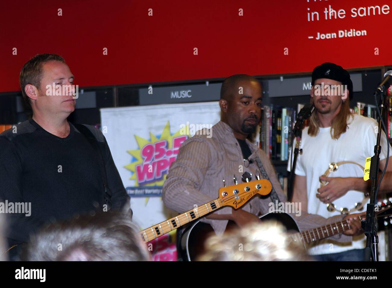 Mar. 16, 2004 - New York, New York, U.S. - K36143RM.HOOTIE AND THE BLOWFISH CD PROMOTION AND POERFORMANCE AT THE BORDERS BOOK STORE IN COLUMBUS CIRCLE , NEW YORK New York .03/16/2004.  /    2004.HOOTIE AND THE BLOWFISH(Credit Image: Â© Rick Mackler/Globe Photos/ZUMAPRESS.com) Stock Photo