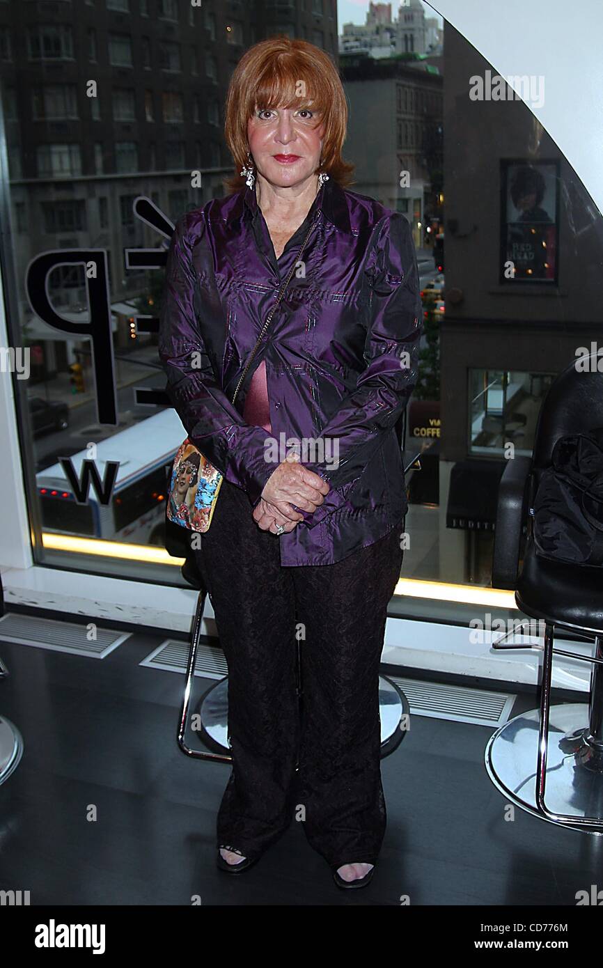 Sally jessy raphael hi-res stock photography and images - Alamy