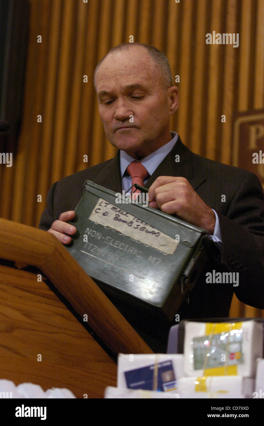 Police Commissioner Raymond W. Kelly, holding a replica of an ammunition box used to store the bomb, in a press conference at 1 Police Plaza, discusses the investigation surrounding a bomb-toting bicyclist who attacked the Times Square military recruitment center with a homemade explosive early this Stock Photo
