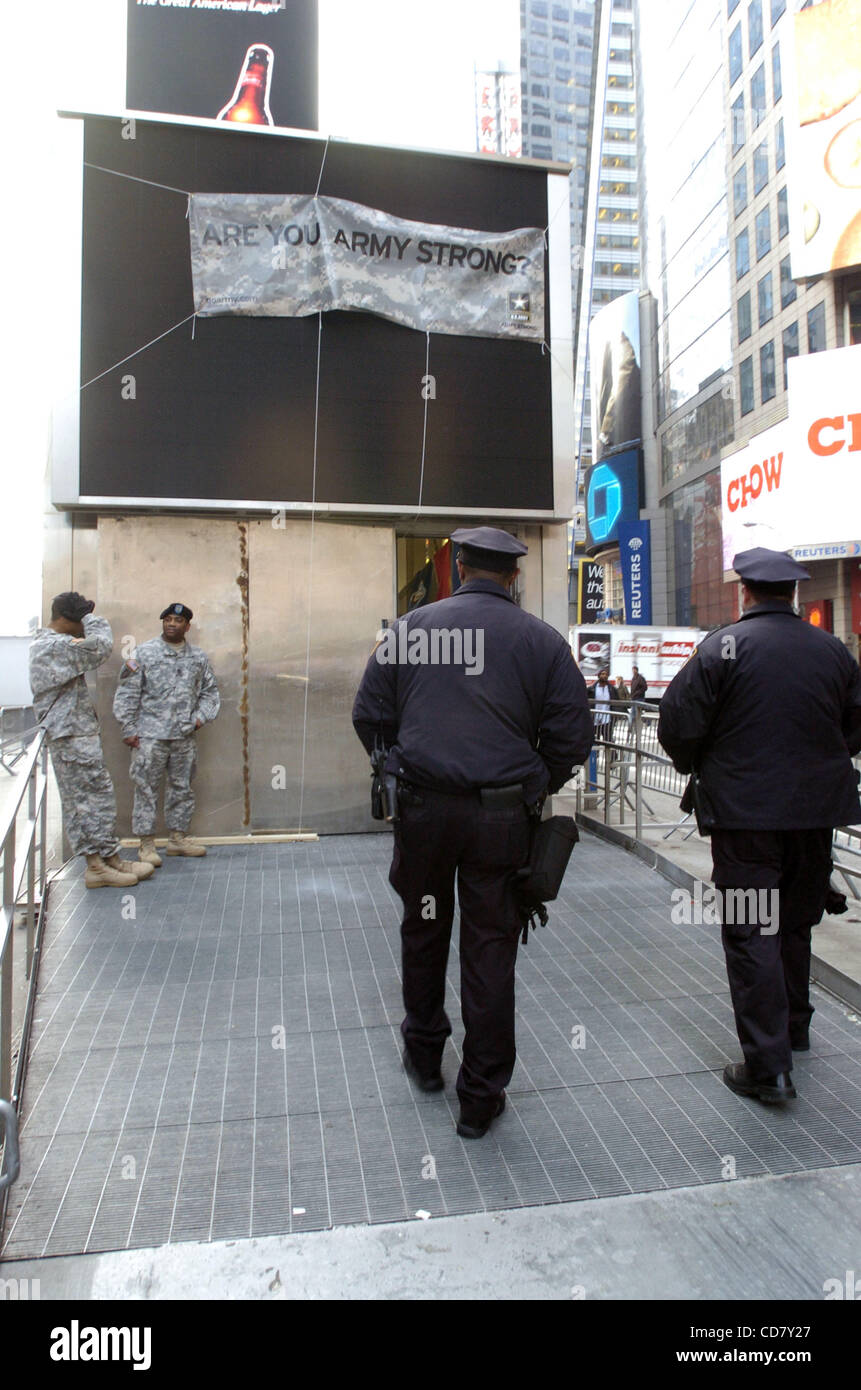 Times Square recruitment center reopens as the investigation continues surrounding a bomb-toting bicyclist who attacked the recruitment center with a homemade explosive early Wednesday morning. The bomber was caught on videotape before pedaling away. The blast, which rattled midtown hotel guests, pe Stock Photo