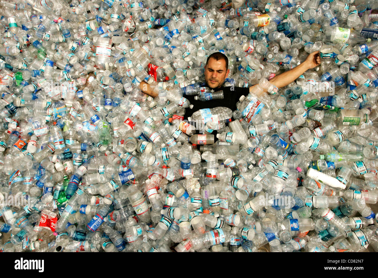 Burbank Recycling Center >> Apr 14 2008 Burbank Ca Usa Marcus Eriksen Is Immersed In Burbank Recycling Center >> Apr 14 2008 Burbank Ca Usa Marcus Eriksen Is Immersed In