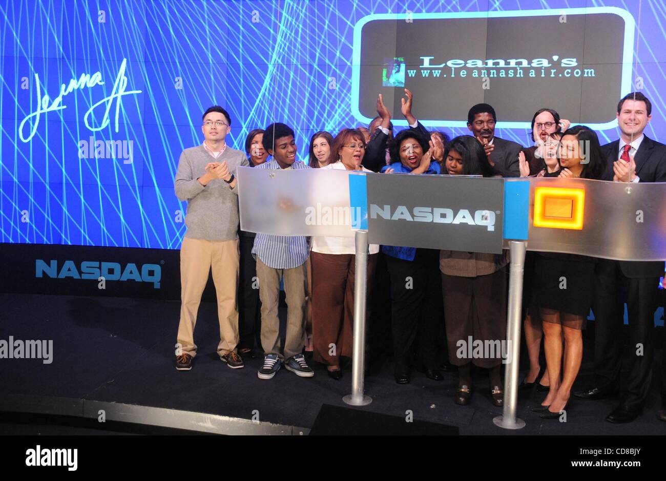 Oct 16, 2008 - Manhattan, New York, USA - LEANNA ARCHER signing her