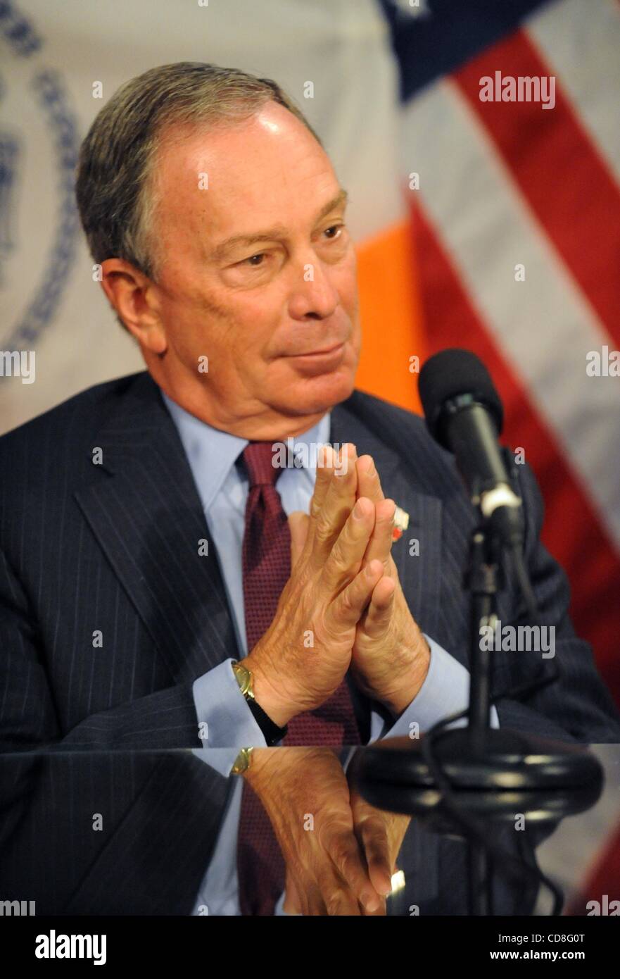 Nov 03, 2008 - Manhattan, New York, USA - At a ceremony in the Blue Room at City Hall Mayor MICHAEL R. BLOOMBERG signs into law Introduction 845-A, which extends term limits for city elected officials from two to three four-year terms following a lengthy public commentary at which over 130 New Yorke Stock Photo
