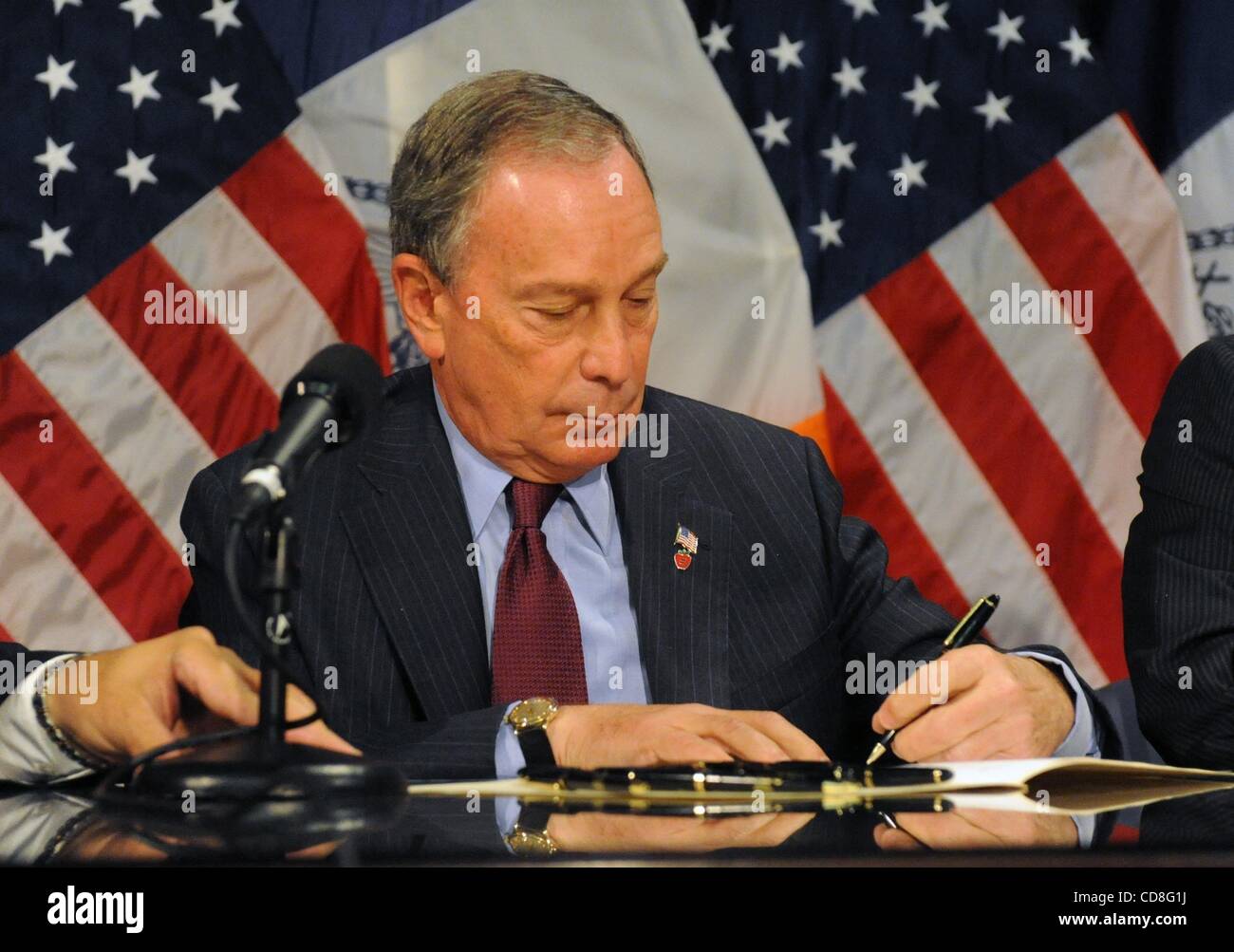 Nov 03, 2008 - Manhattan, New York, USA - At a ceremony in the Blue Room at City Hall Mayor MICHAEL R. BLOOMBERG signs into law Introduction 845-A, which extends term limits for city elected officials from two to three four-year terms following a lengthy public commentary at which over 130 New Yorke Stock Photo