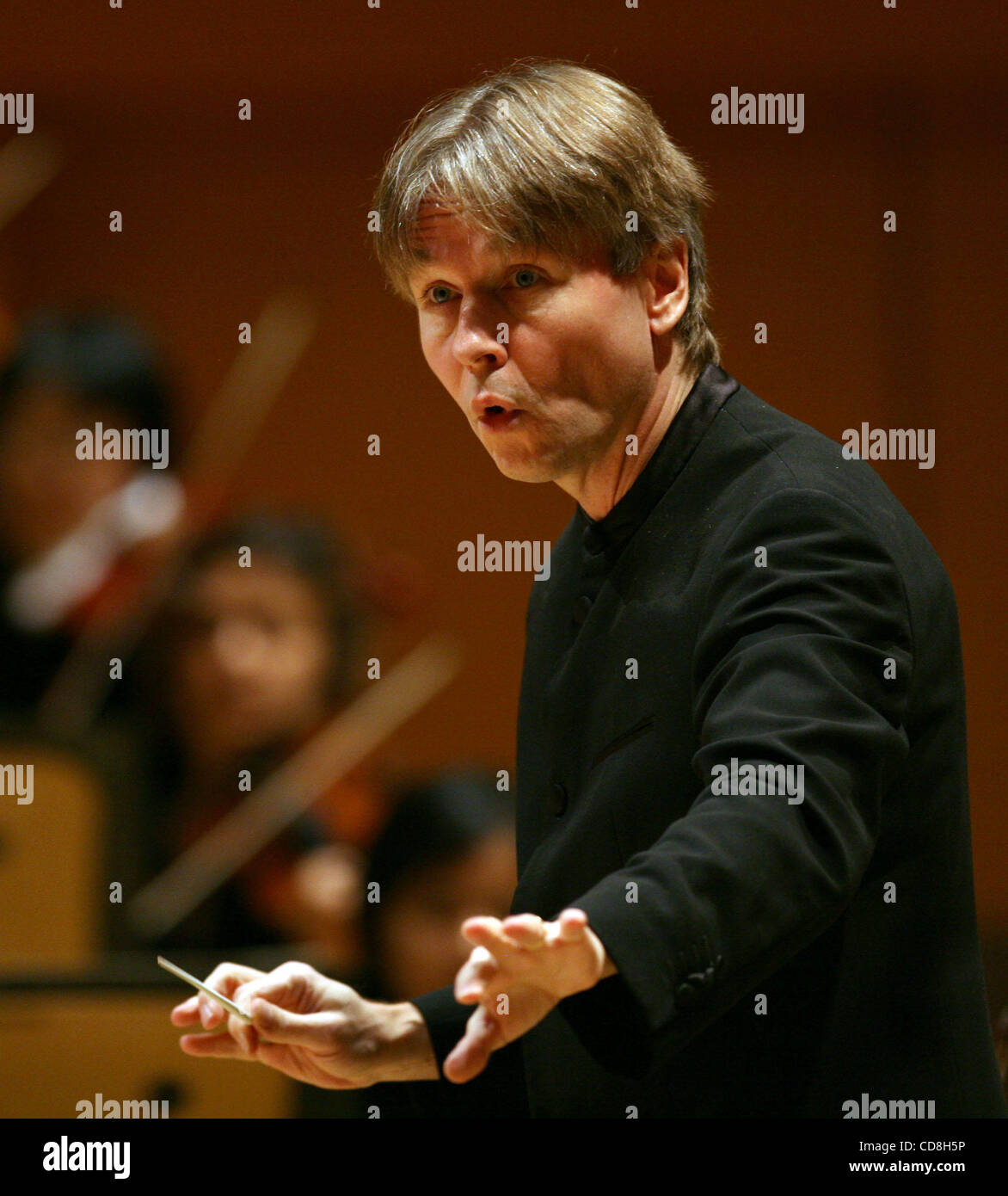 Los Angeles Philharmonic conductor Esa Pekka Salonen performs at the Los Angeles Philharmonic conductor Esa Pekka Salonen performs at the