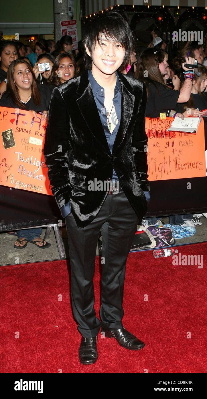 Nov 17, 2008 - Los Angeles, California, USA - Actor JUSTIN CHON  at the 'Twlight' World Premiere held at the Mann Village Theater, Westwood. (Credit Image: Â© Paul Fenton/ZUMA Press) Stock Photo