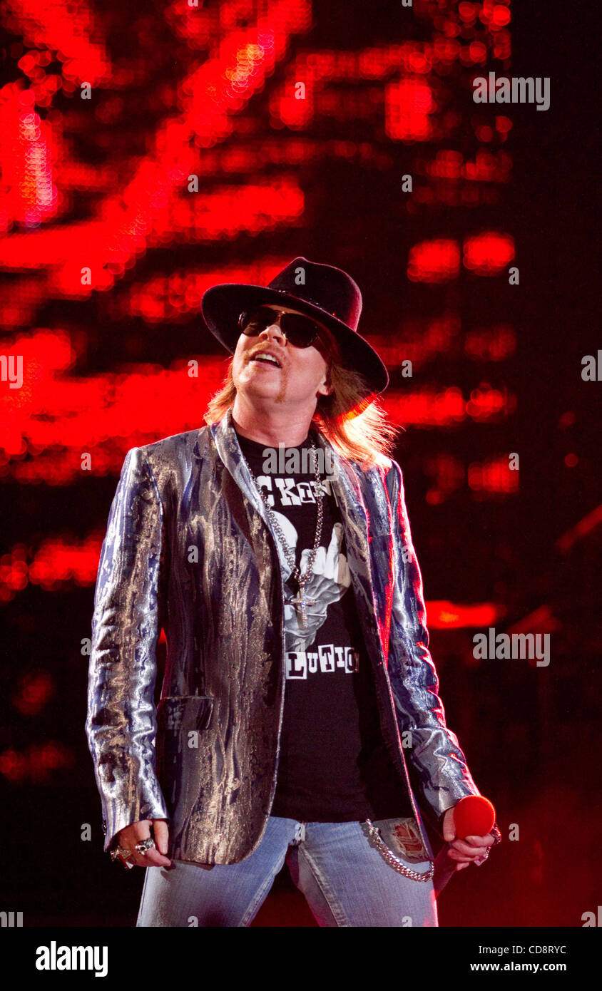 American hard rock band Guns N` Roses performing live in Moscow. Pictured:  the band`s frontman Axl Rose Stock Photo - Alamy