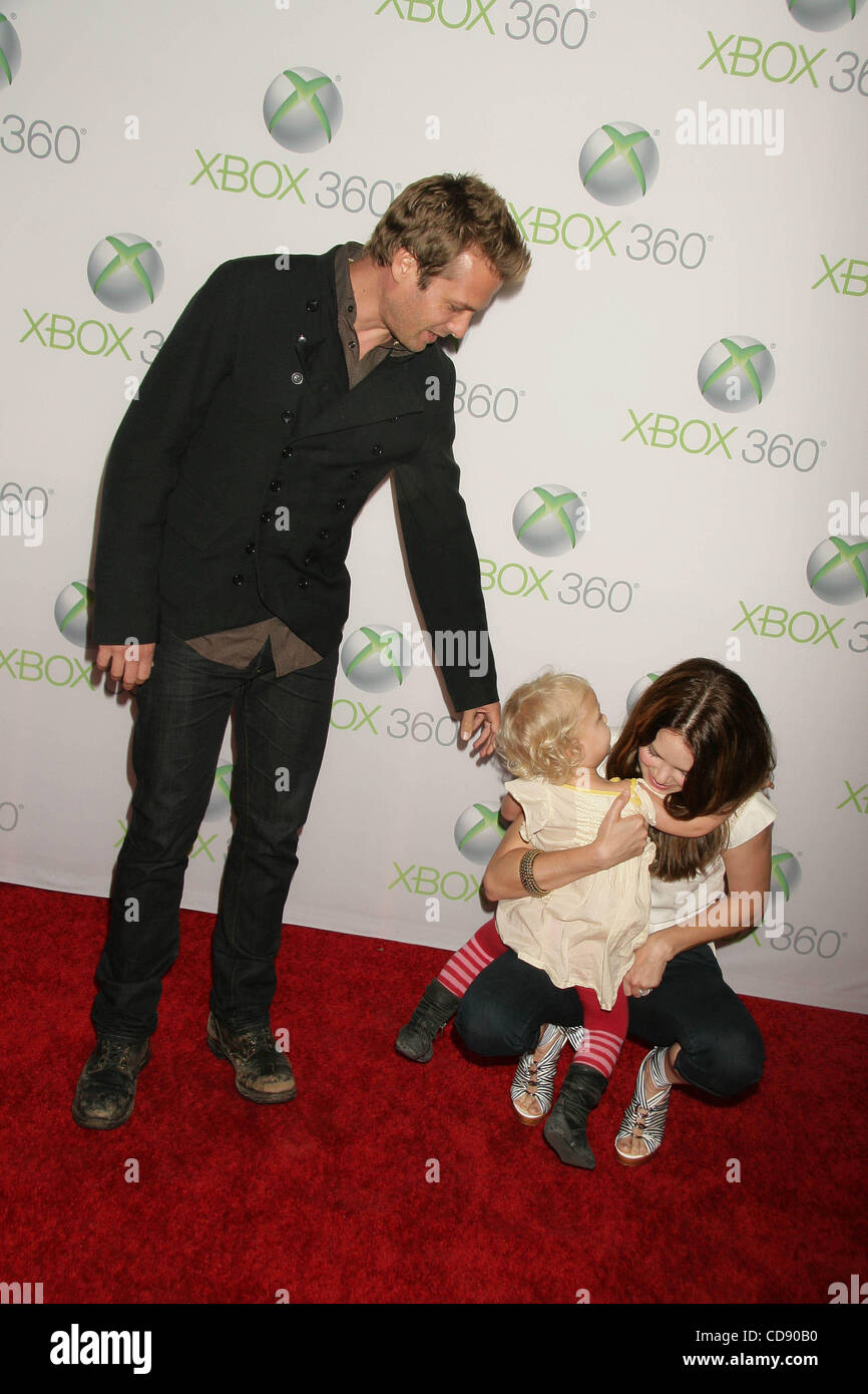 Jacinda Barrett And Her Daughter Hi Res Stock Photography And Images Alamy