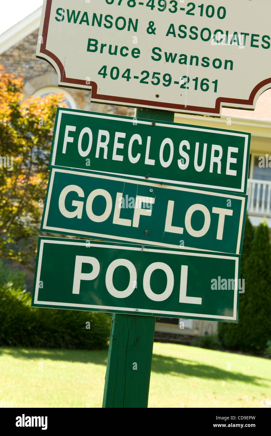 Duluth, GA Foreclosed 1M home with pool, on golf course north of