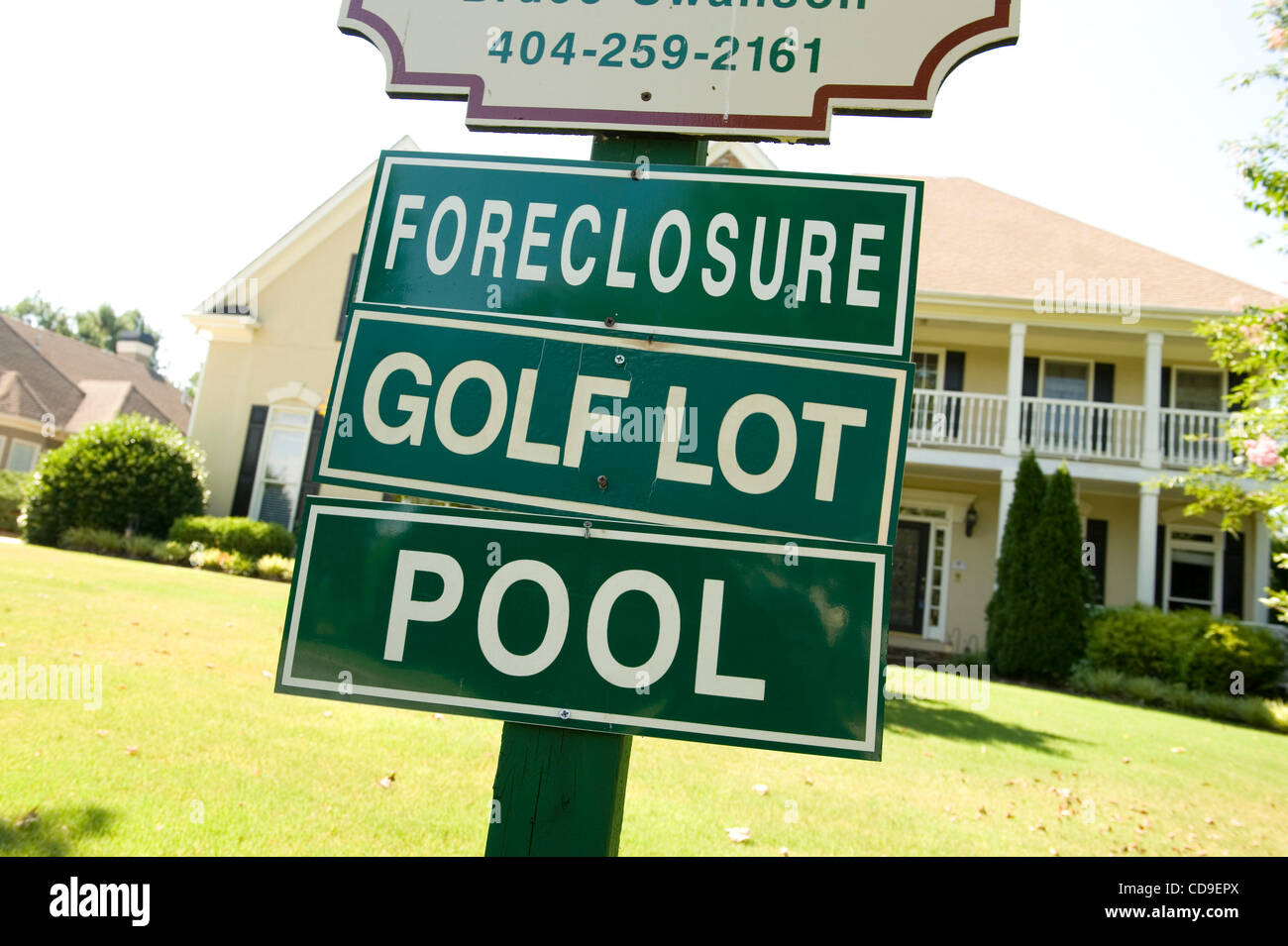 Duluth, GA Foreclosed 1M home with pool, on golf course north of