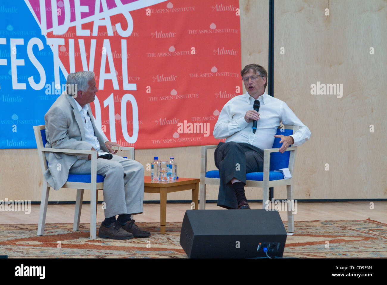 Walter isaacson hires stock photography and images Alamy