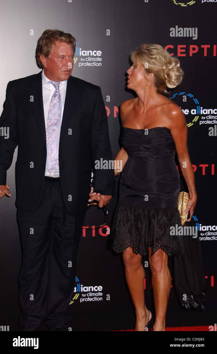 Tom berenger and wife hi-res stock photography and images - Alamy