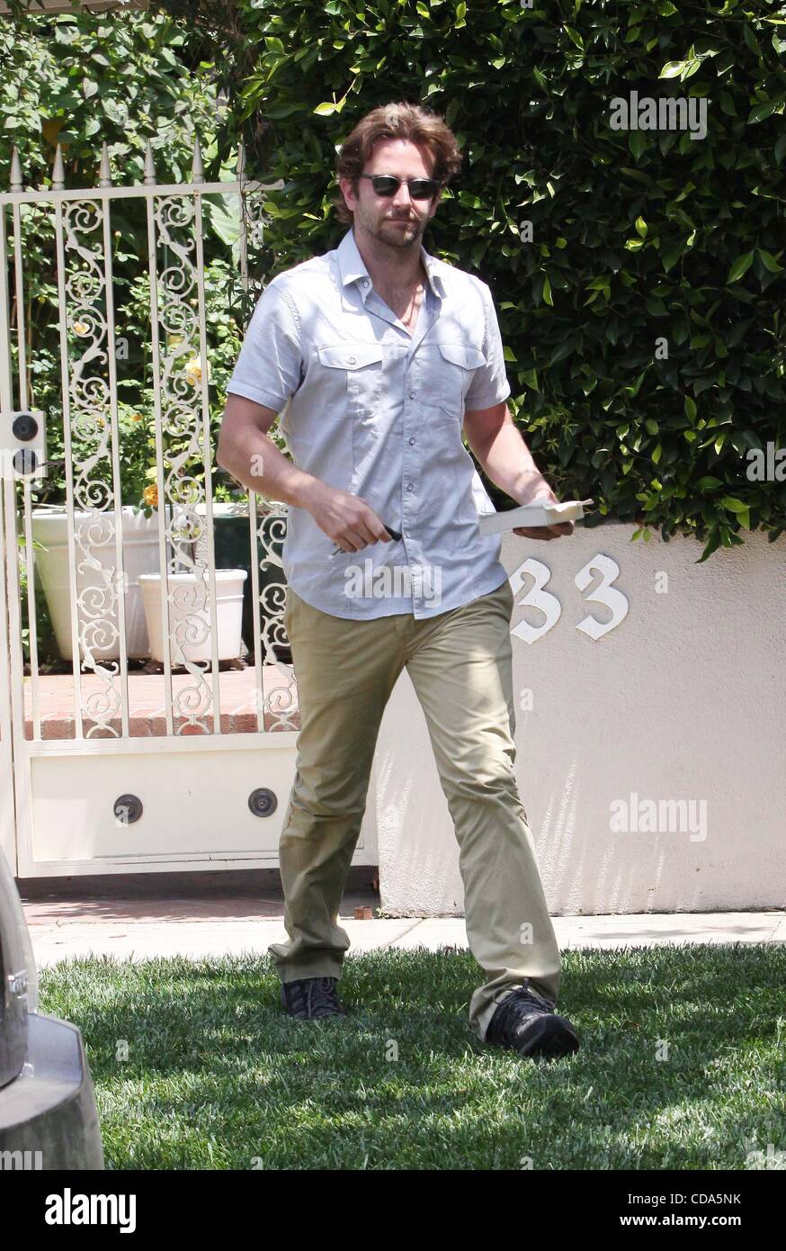 Aug. 06, 2010 - Los Angeles, California, U.S. - BRADLEY COOPER walking in Beverly Hills and getting in his car in Santa Monica after meeting with his acting coach on 8-6-2010. K65635VP.(Credit Image: Â© V.P./Globe Photos/ZUMApress.com) Stock Photo
