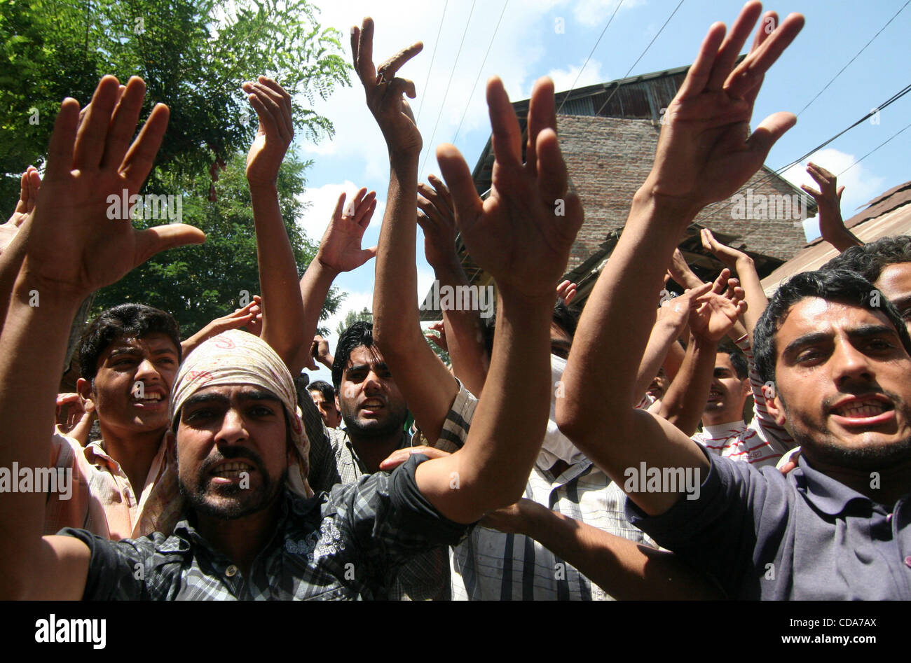 Kashmiri muslims shout pro freedom slogans during anti india protest in ...