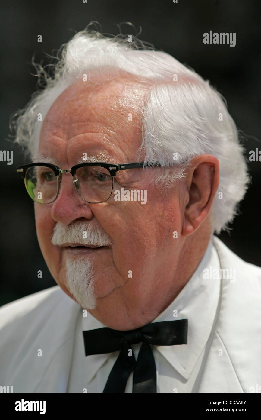 KFC Colonel Sanders Glasses Rare Collectible Spectacles, Men's Fashion