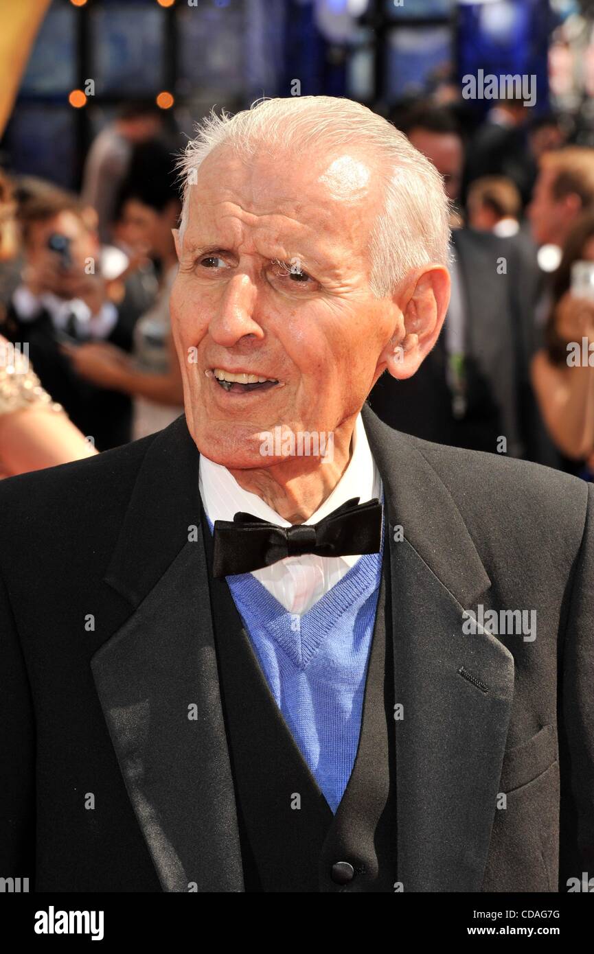 Kevorkian Hi Res Stock Photography And Images Alamy   Aug 29 2010 Los Angeles California Us Jack Kevorkian Arrives For The CDAG7G 