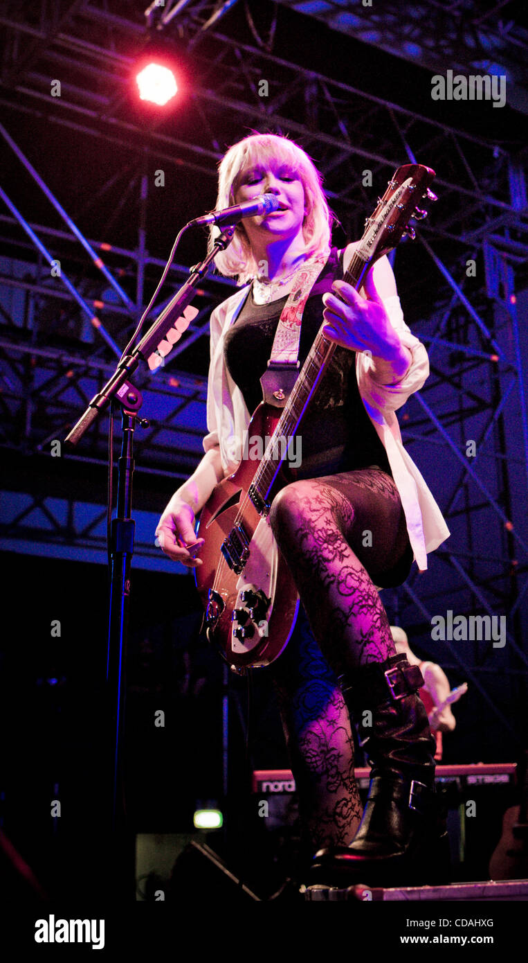 Courtney love band hole performs hires stock photography and images