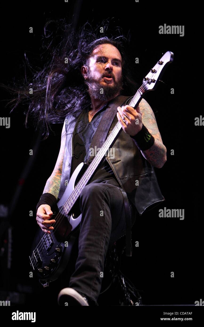 ozzy osbourne 2010 live