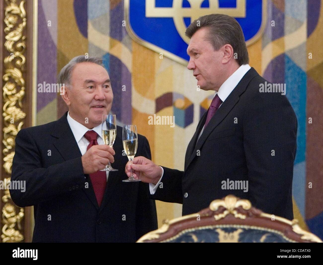 Нурик назарбаев. Нурсултан абишевич назарбаев. Где же назарбаев. Нурсултан назарбаев злой. Нурсултан назарбаев 2005.