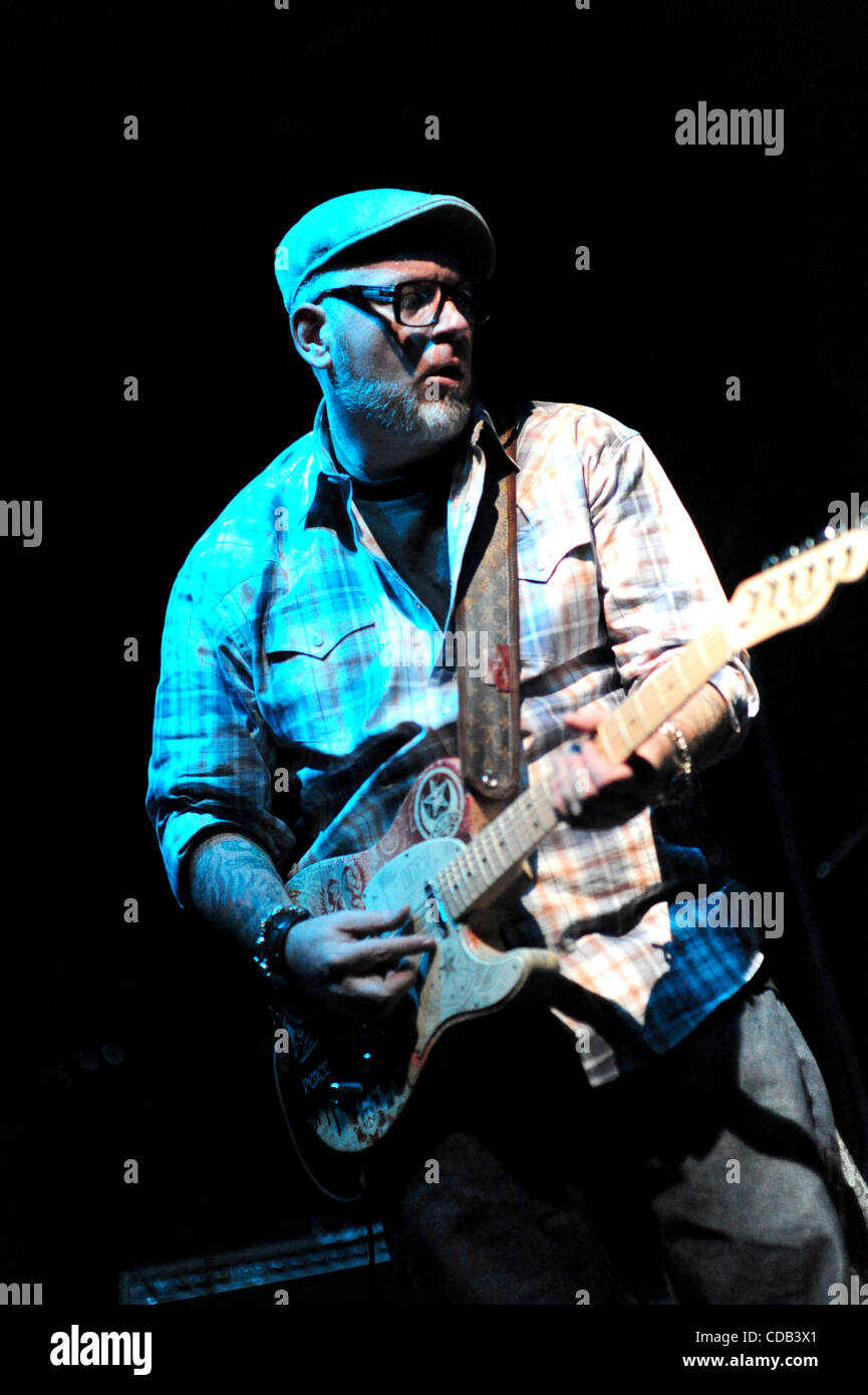 Everlast musician concert hires stock photography and images Alamy