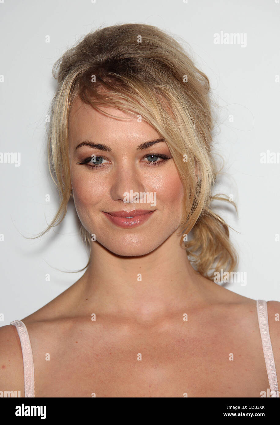 Yvonne strahovski hi-res stock photography and images - Alamy