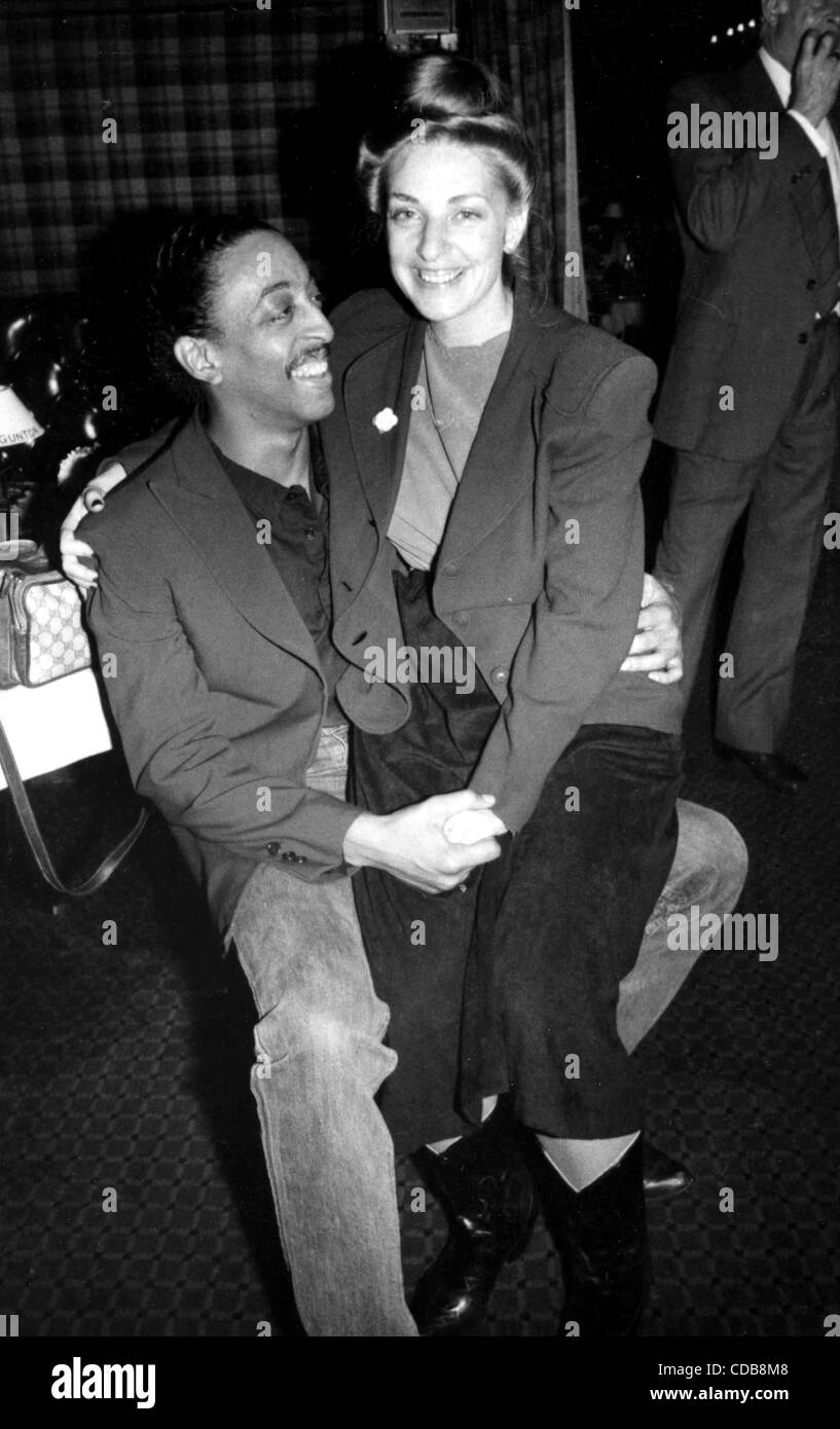 GREGORYHINESOBIT.GREGORY HINES WIFE AT NY RESTUARANT.(Credit Image: Â