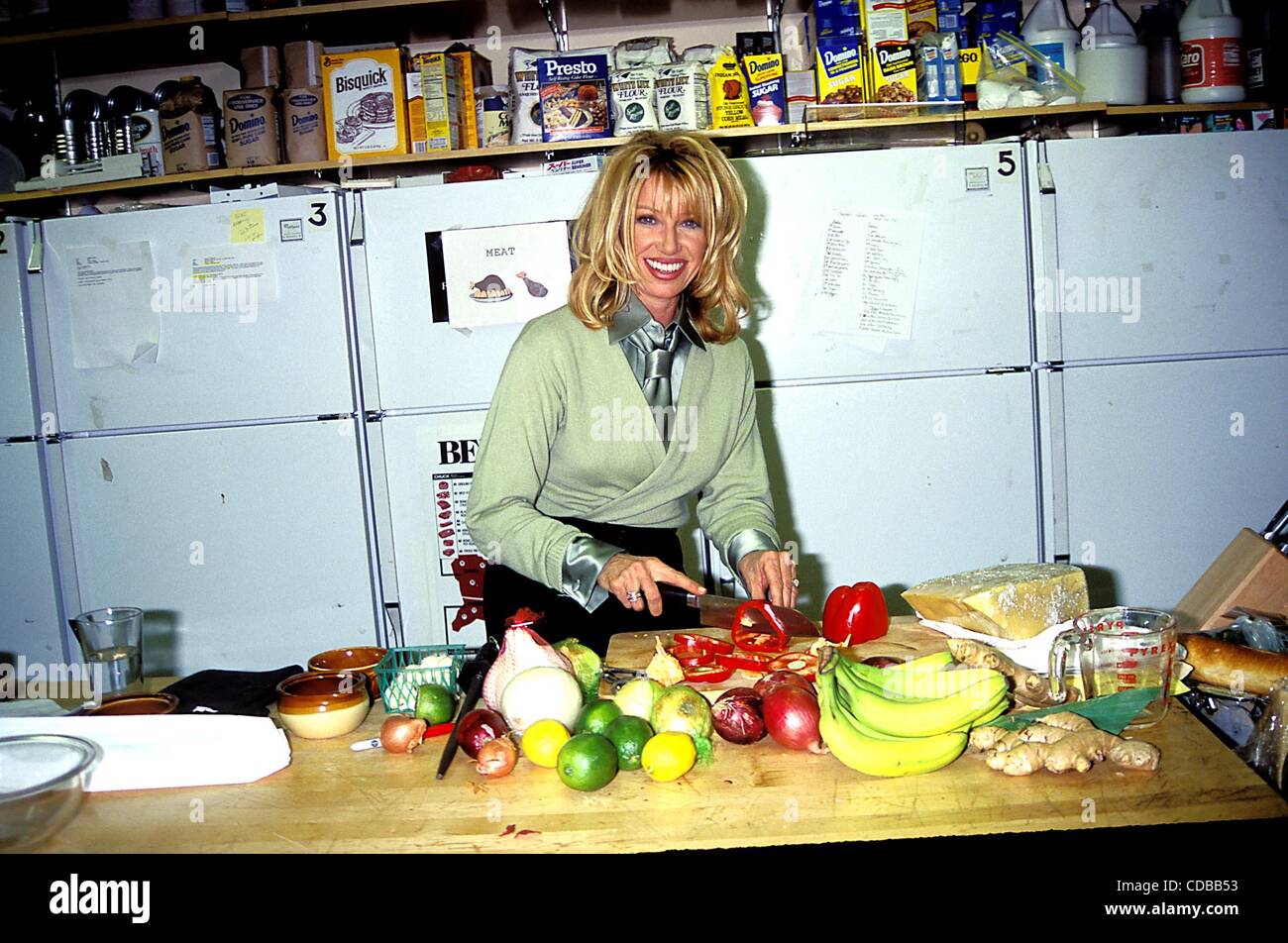 K7706JBU            SD0128.SUZANNE SOMERS BOOK SIGNING .''EAT GREAT, LOSE WEIGHT'' AT B. DALTON IN NEW YORK New York.  /   1997(Credit Image: Â© Judie Burstein/Globe Photos/ZUMAPRESS.com) Stock Photo