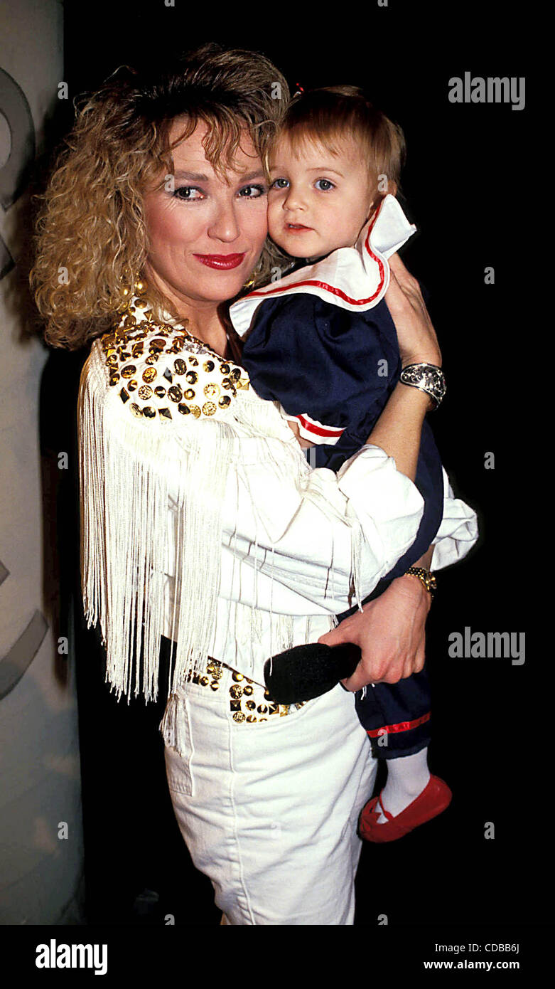 16339.TANYA TUCKER AND DAUGHTER PRESLY. / TANYATUCKERRETRO(Credit Image