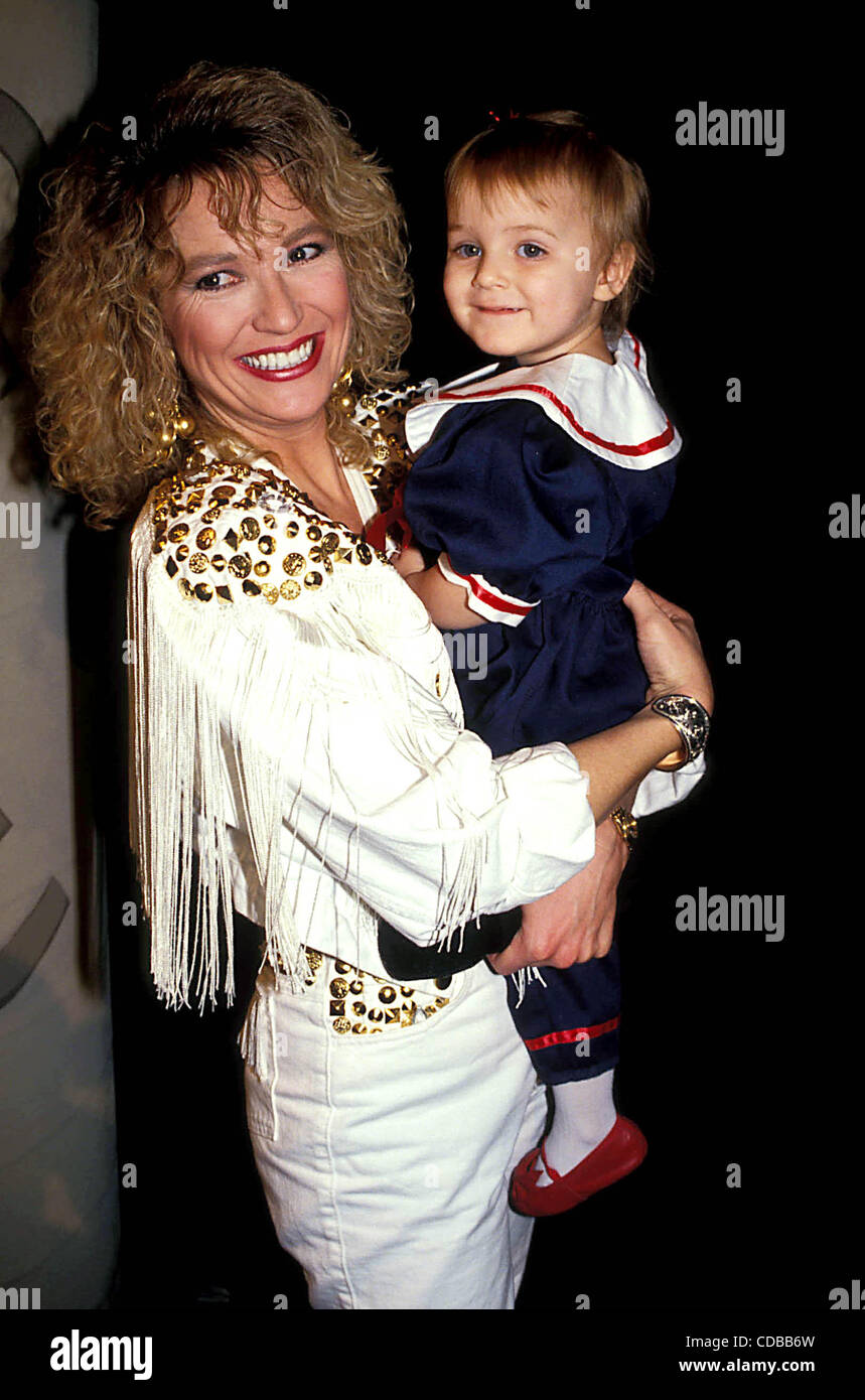 16339.TANYA TUCKER AND DAUGHTER. / TANYATUCKERRETRO(Credit Image Â