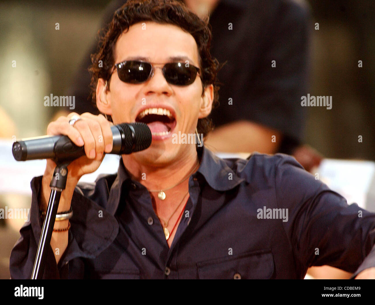 K37755AR.MARC ANTHONY PERFORMS ON NBC'S TODAY SHOW AT ROCKEFELLER ...