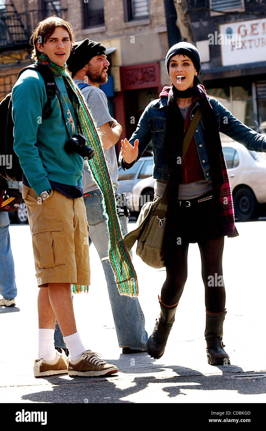 K36689AR.ASHTON KUTCHER AND AMANDA PEET ON LOCATION FILMING ''A LOT