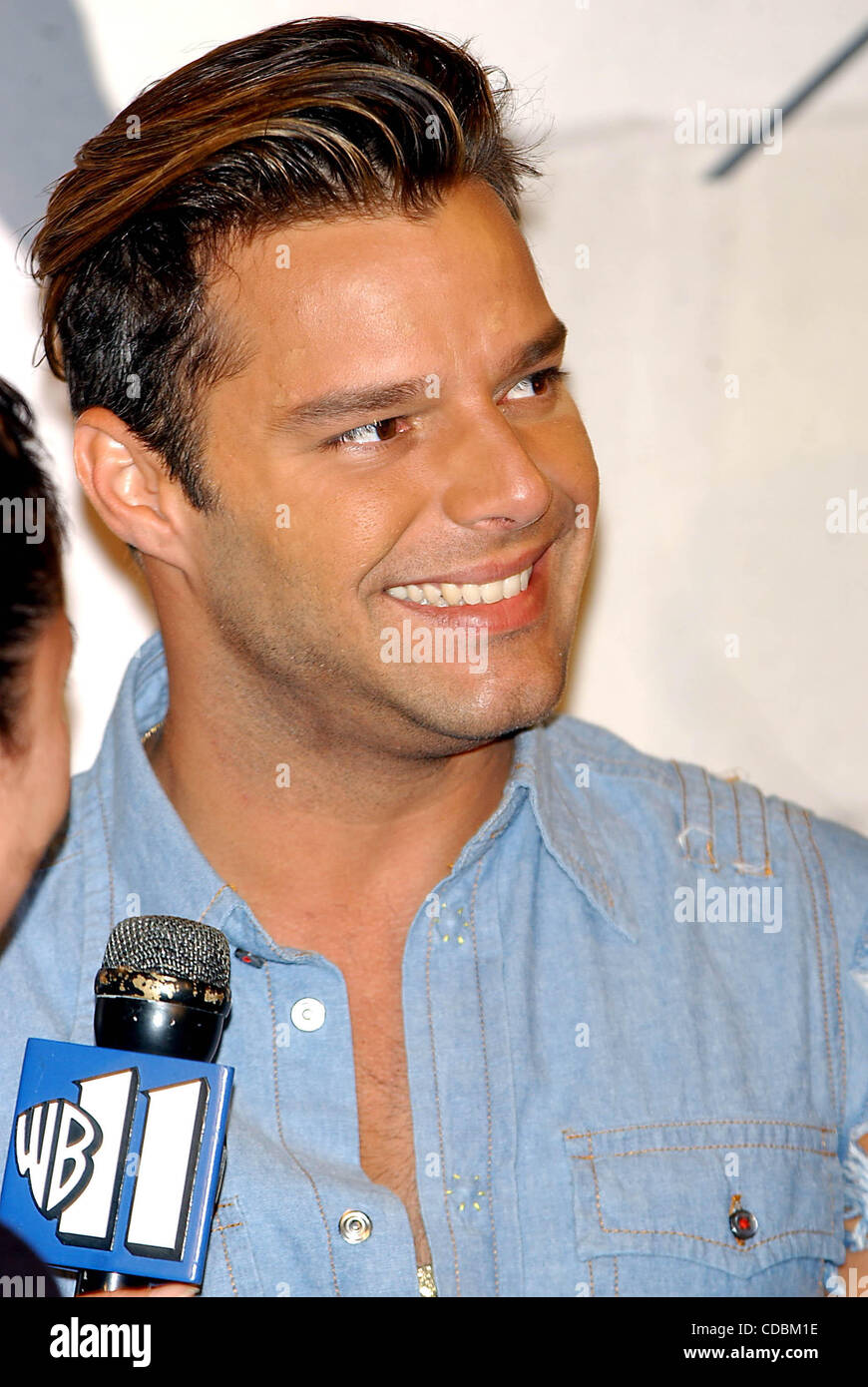 K30806ar Ricky Martin At Virgin Mega Store To Promote New Cd
