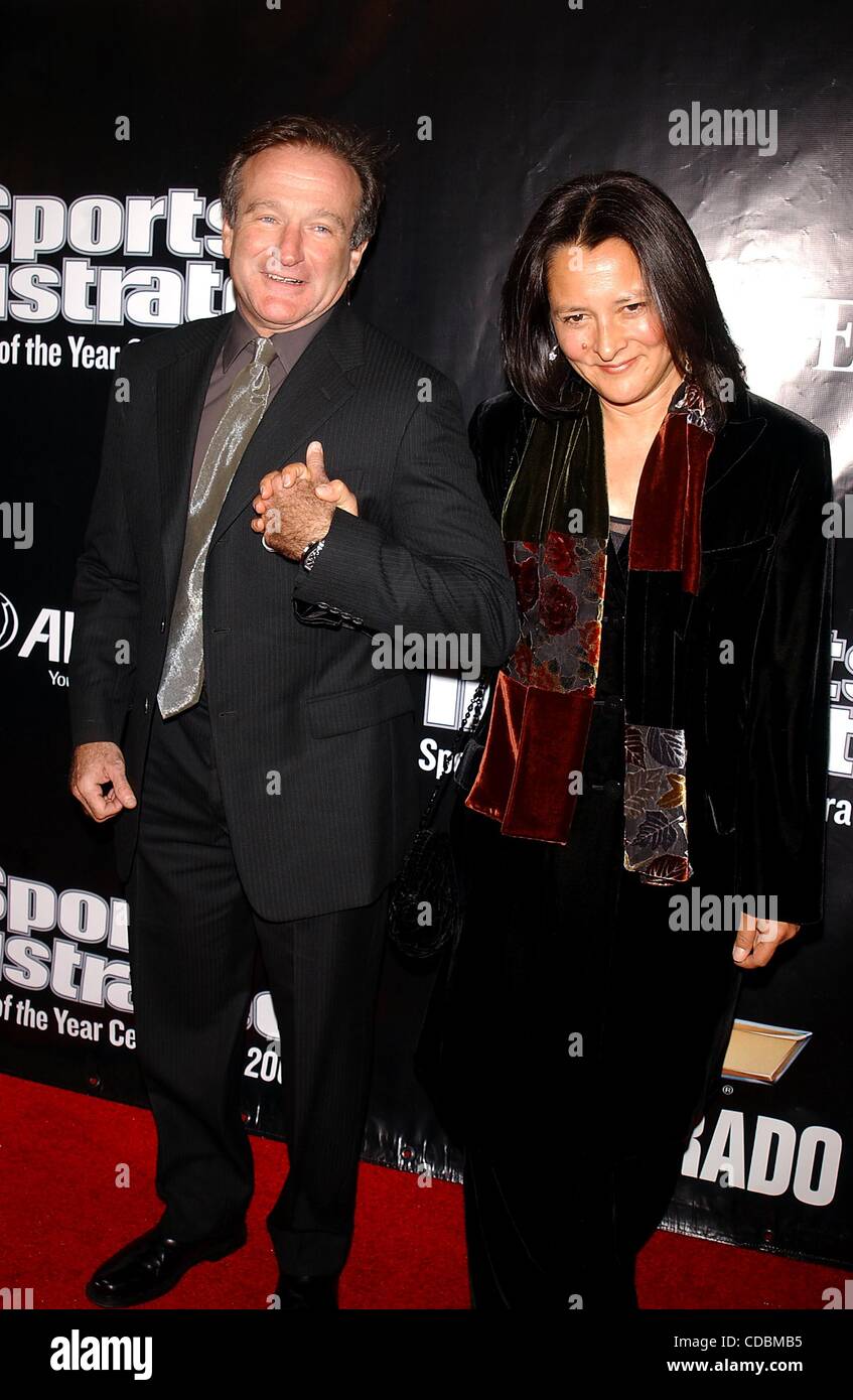 K28005AR   SD1210.SPORTSMAN OF THE YEAR PARTY, SPONSORED BY SPORTS ILLUSTRATED.ROBIN WILLIAMS AND HIS WIFE.TAO, 42 EAST 58 TH STREET, NEW YORK New York.    /   2002(Credit Image: Â© Andrea Renault/Globe Photos/ZUMAPRESS.com) Stock Photo
