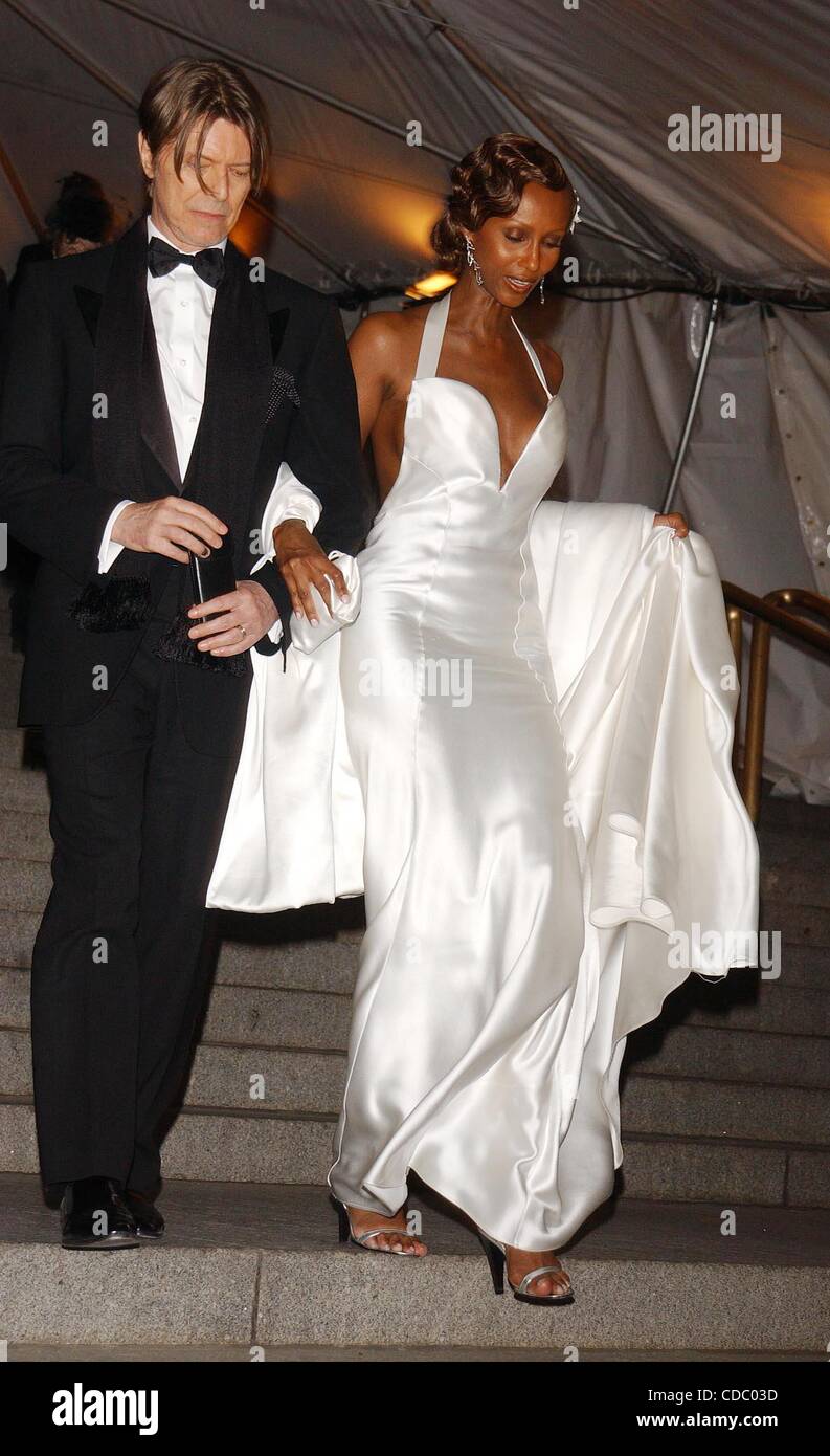 David bowie and iman hi-res stock photography and images - Alamy, image size:793x1390