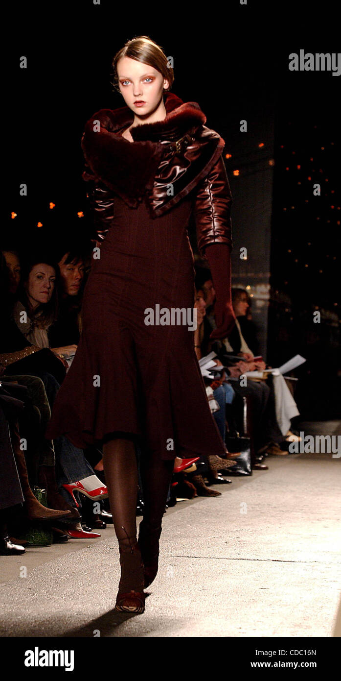 Donna Karan Fall 2004 Ready-to-Wear Collection