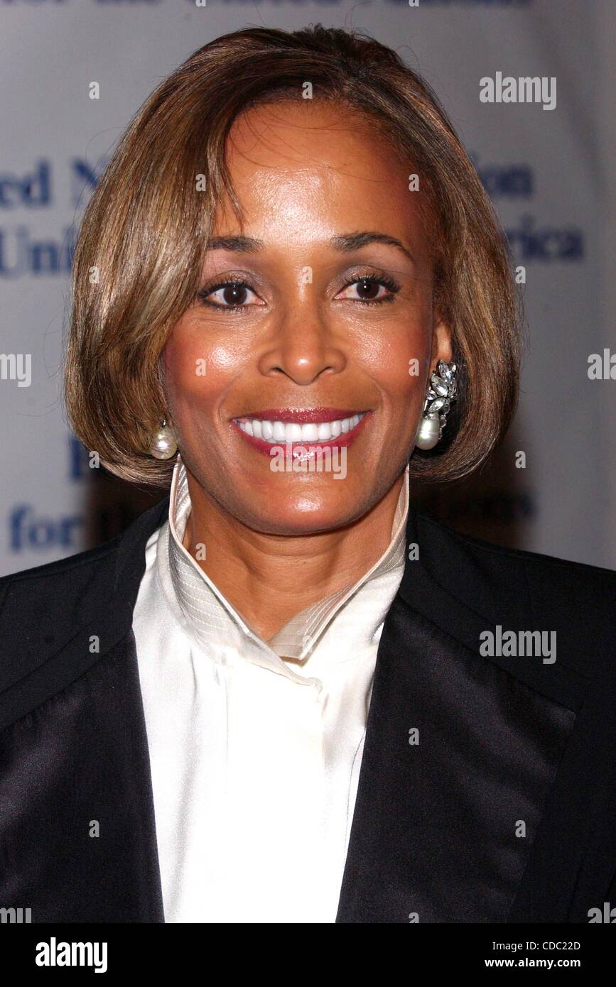K33357AR.UNA-USA GLOBAL LEADERSHIP AWARD DINNER AT THE SHERATON , NYC.  10/08/2003.     /    FAYE WATTLETON(Credit Image: Â© Andrea Renault/Globe Photos/ZUMAPRESS.com) Stock Photo