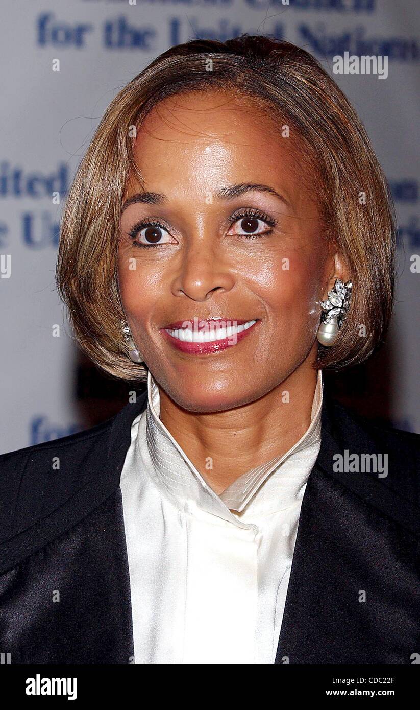 K33357AR.UNA-USA GLOBAL LEADERSHIP AWARD DINNER AT THE SHERATON , NYC.  10/08/2003.     /    FAYE WATTLETON(Credit Image: Â© Andrea Renault/Globe Photos/ZUMAPRESS.com) Stock Photo