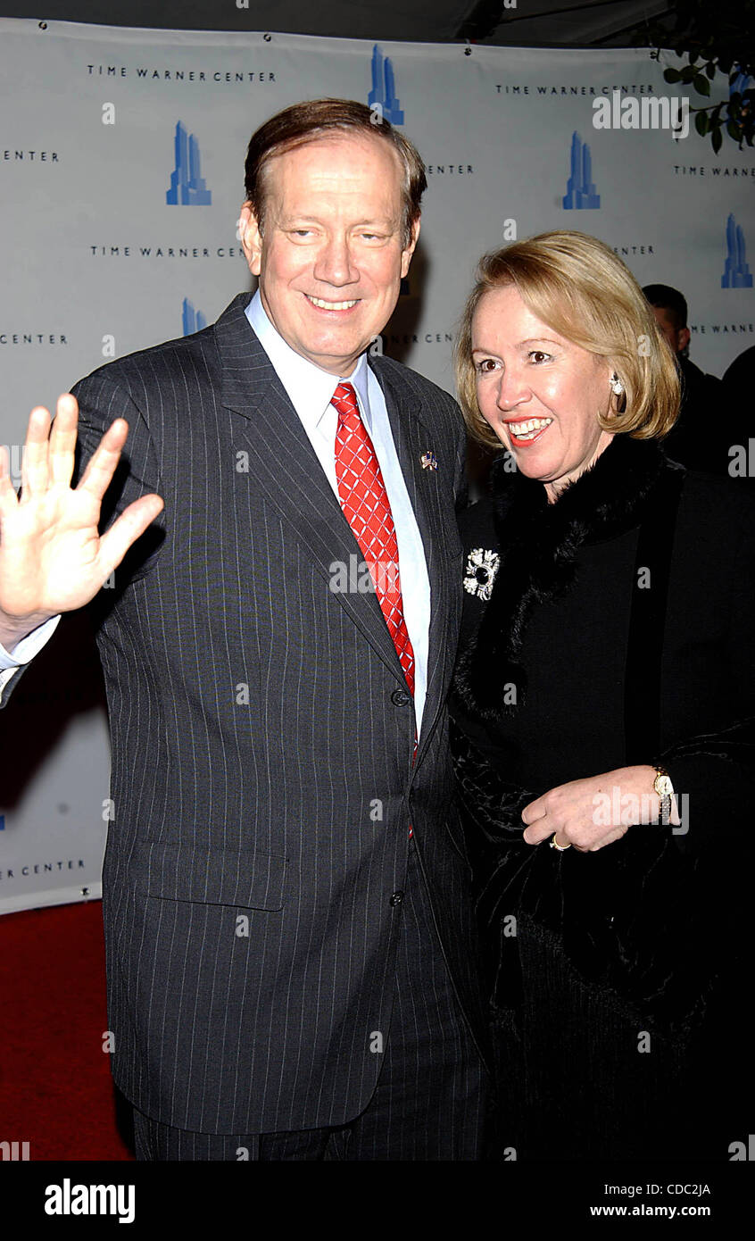K35281AR.THE NEW TIME WARNER CENTER GRAND OPENING AT COLUMBUS CIRCLE IN NEW YORK New York  .2/4/2004.    /   2004.GEORGE PATAKI AND WIFE LIBBY(Credit Image: Â© Andrea Renault/Globe Photos/ZUMAPRESS.com) Stock Photo