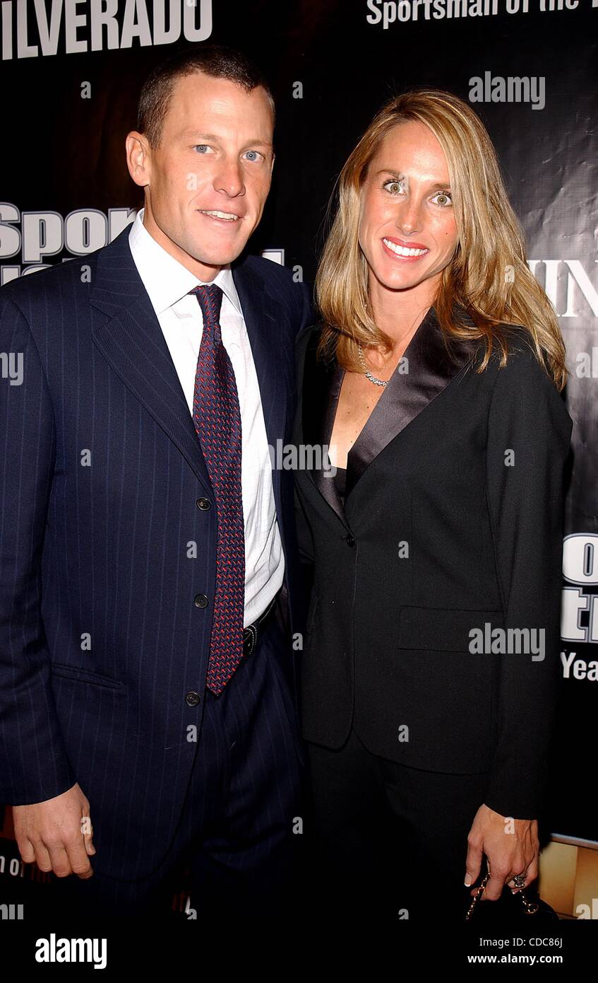 K28005AR   SD1210.SPORTSMAN OF THE YEAR PARTY, SPONSORED BY SPORTS ILLUSTRATED.LANCE ARMSTRONG AND HIS WIFE.TAO, 42 EAST 58 TH STREET, NEW YORK New York.    /   2002(Credit Image: Â© Andrea Renault/Globe Photos/ZUMAPRESS.com) Stock Photo