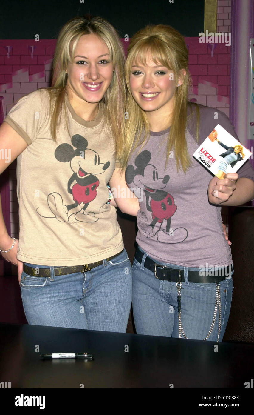 Jan. 1, 2011 - New York, New York, U.S. - K30387JKRON.  SD05/03/2003..HILARY DUFF SIGNING COPIES OF THE MUSIC SOUNDTRACK FROM ''LIZZIE McGUIRE'' MOVIE AT THE DISNEY STORE,  NYC..HAYLIE HILARY DUFF.(Credit Image: Â© John Krondes/Globe Photos/ZUMAPRESS.com) Stock Photo