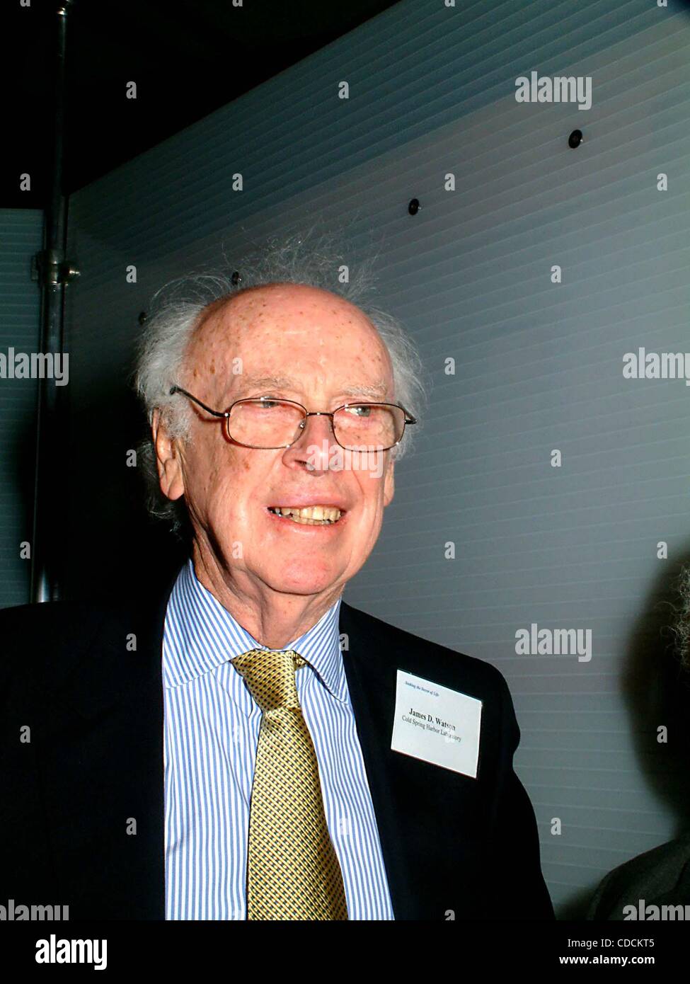 K29252ML          SD0224.''DNA WEEK IN NEW YORK''.DR. JAMES D. WATSON OPENS EXHIBITION OF ''GENETIC ART'' ON THE 50th ANNIVERSARY OF HIS DISCOVERY OF THE (STRUCTURE OF DNA) AT THE GALLERY OF THE GRADUATE CENTER IN NEW YORK New York.  /    2003(Credit Image: Â© Mitchell Levy/Globe Photos/ZUMAPRESS.co Stock Photo