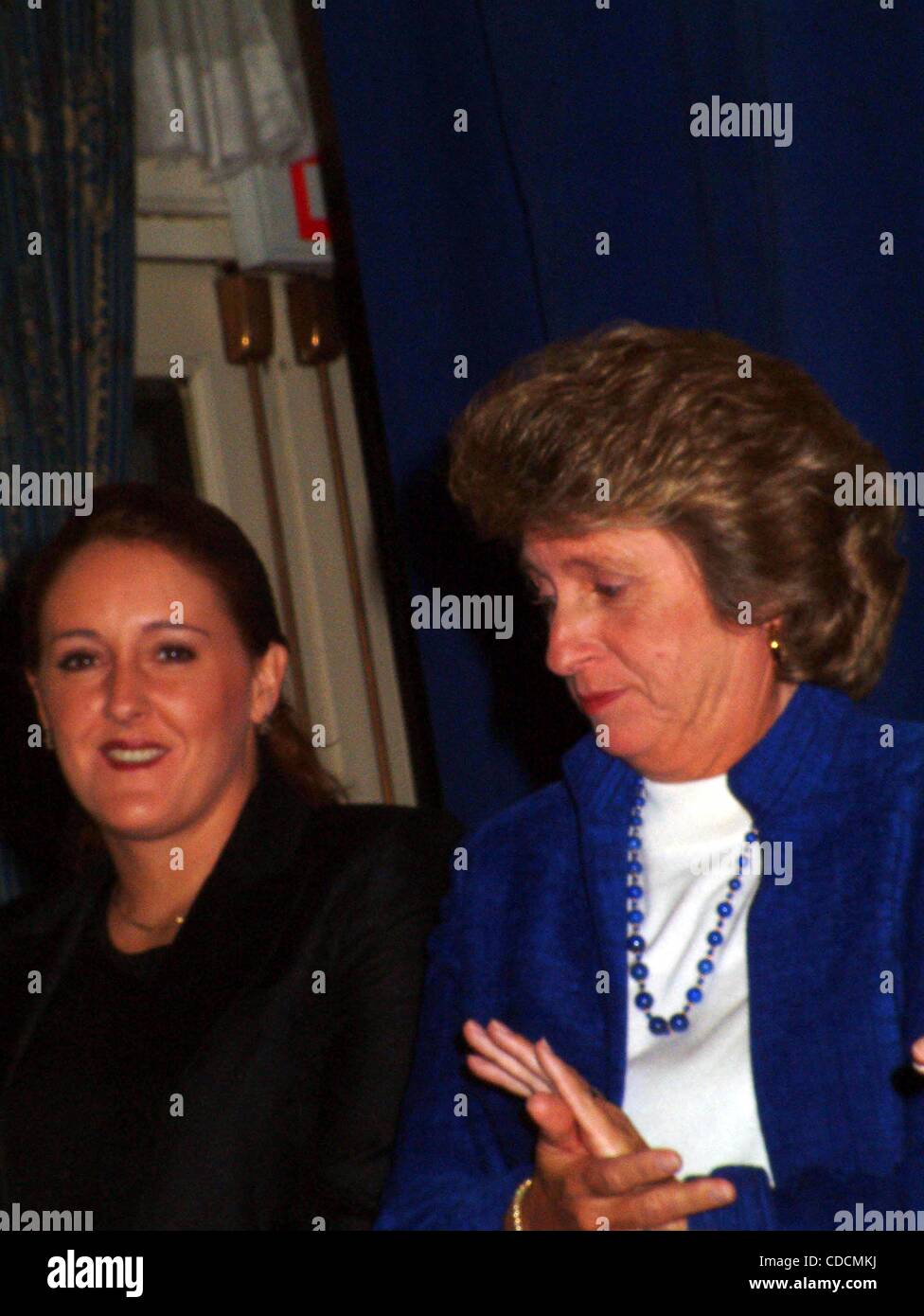 K33556ML  PRESS CONFERENCE FOR THE WOMEN'S SPORTS FOUNDATION AT WALDORF ASTORIA, NEW YORK New York 10/20/2003.  /    KELLY SUTTON AND LINDA VOLLSTEDT(Credit Image: Â© Mitchell Levy/Globe Photos/ZUMAPRESS.com) Stock Photo