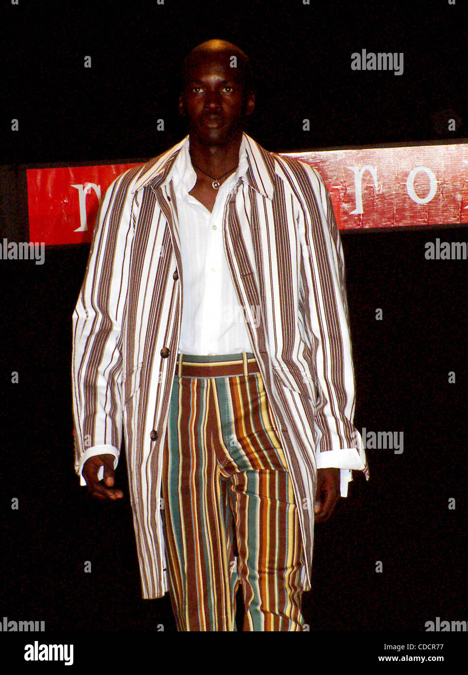 K32793ML.2003 FASHION WEEK: RONY AND RONALD DELICE DEBUT THEIR RON AND RON SPRING/SUMMER 2004 COLLECTION AT TIMES SQUARE STUDIOS IN NEW YORK New York.9/13/2003.  /    2003(Credit Image: Â© Mitchell Levy/Globe Photos/ZUMAPRESS.com) Stock Photo