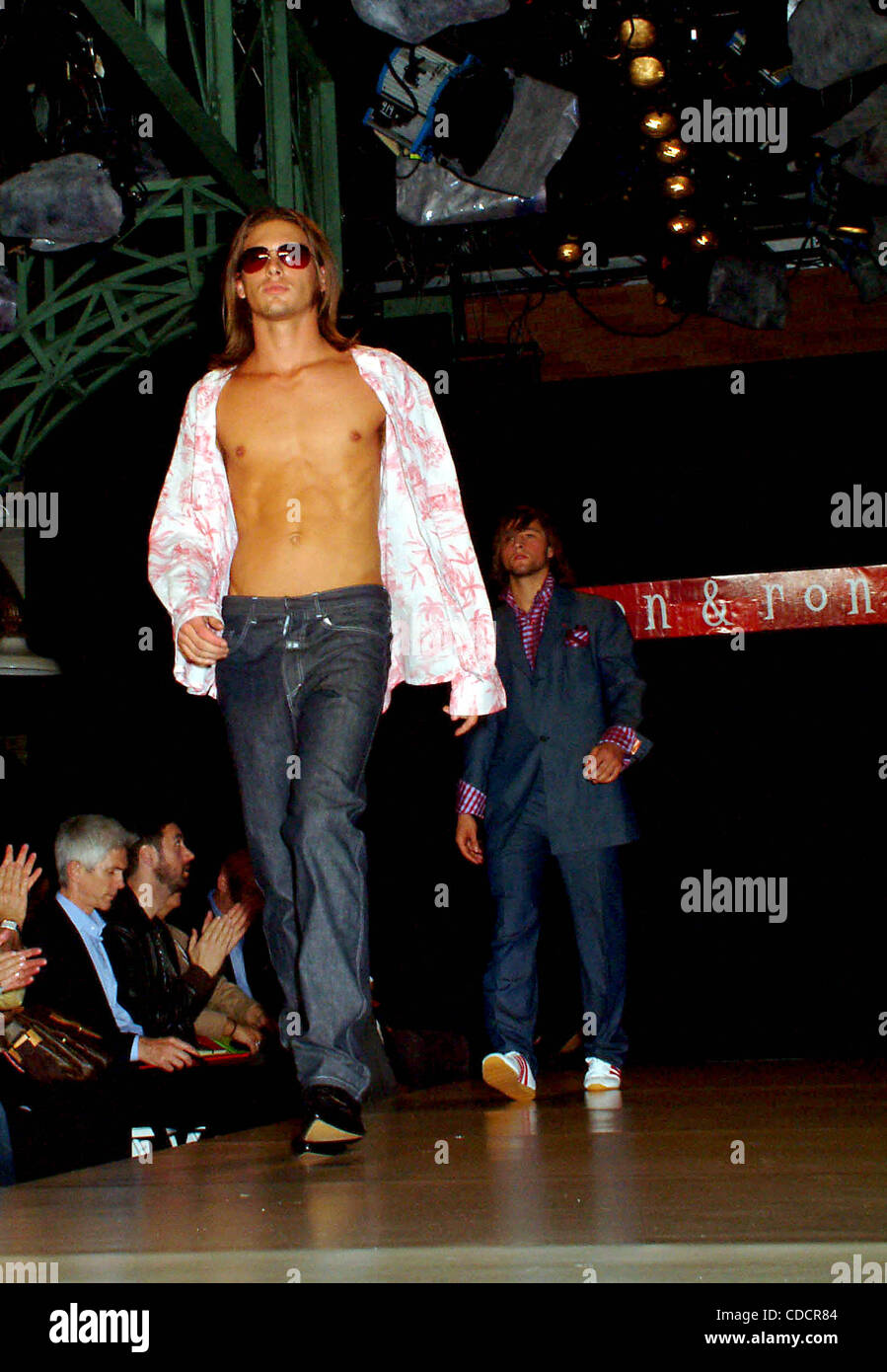 K32793ML.2003 FASHION WEEK: RONY AND RONALD DELICE DEBUT THEIR RON AND RON SPRING/SUMMER 2004 COLLECTION AT TIMES SQUARE STUDIOS IN NEW YORK New York.9/13/2003.  /    2003(Credit Image: Â© Mitchell Levy/Globe Photos/ZUMAPRESS.com) Stock Photo