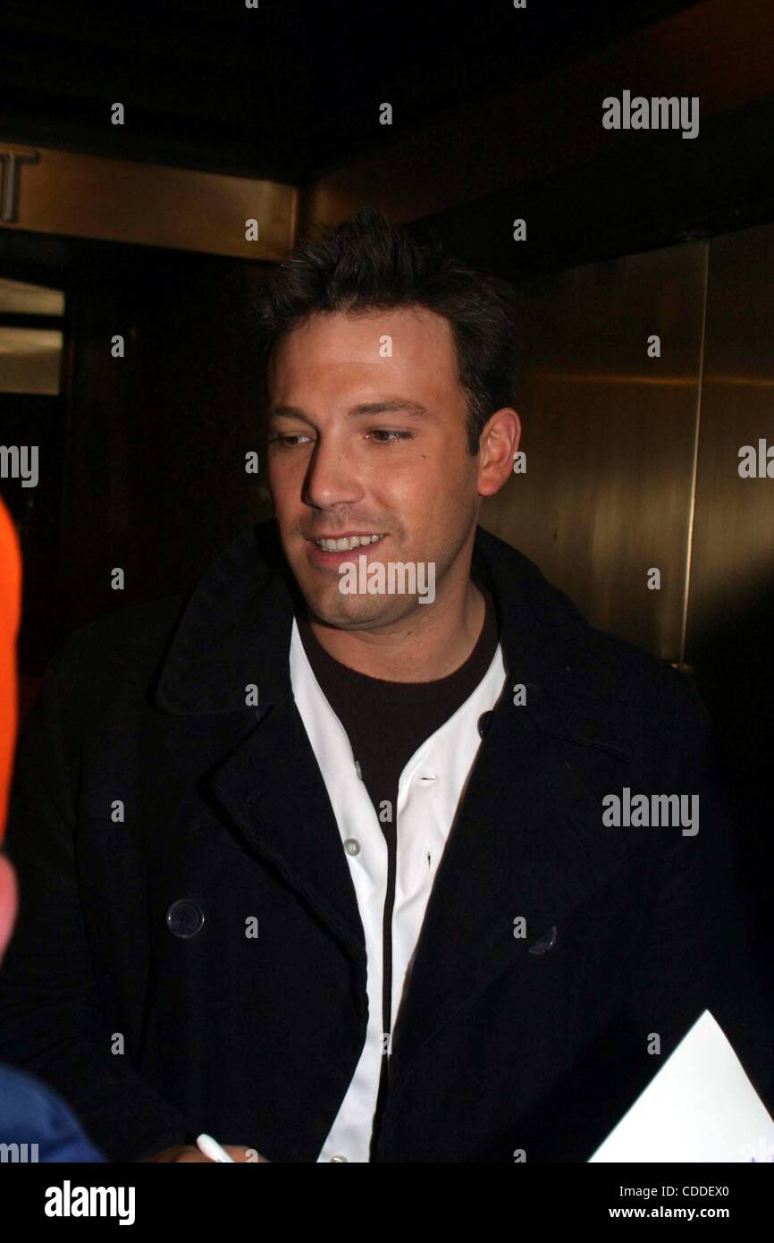 Jan. 1, 2011 - New York, New York, U.S. - K36046RM.BEN AFFLECK LEAVING ...