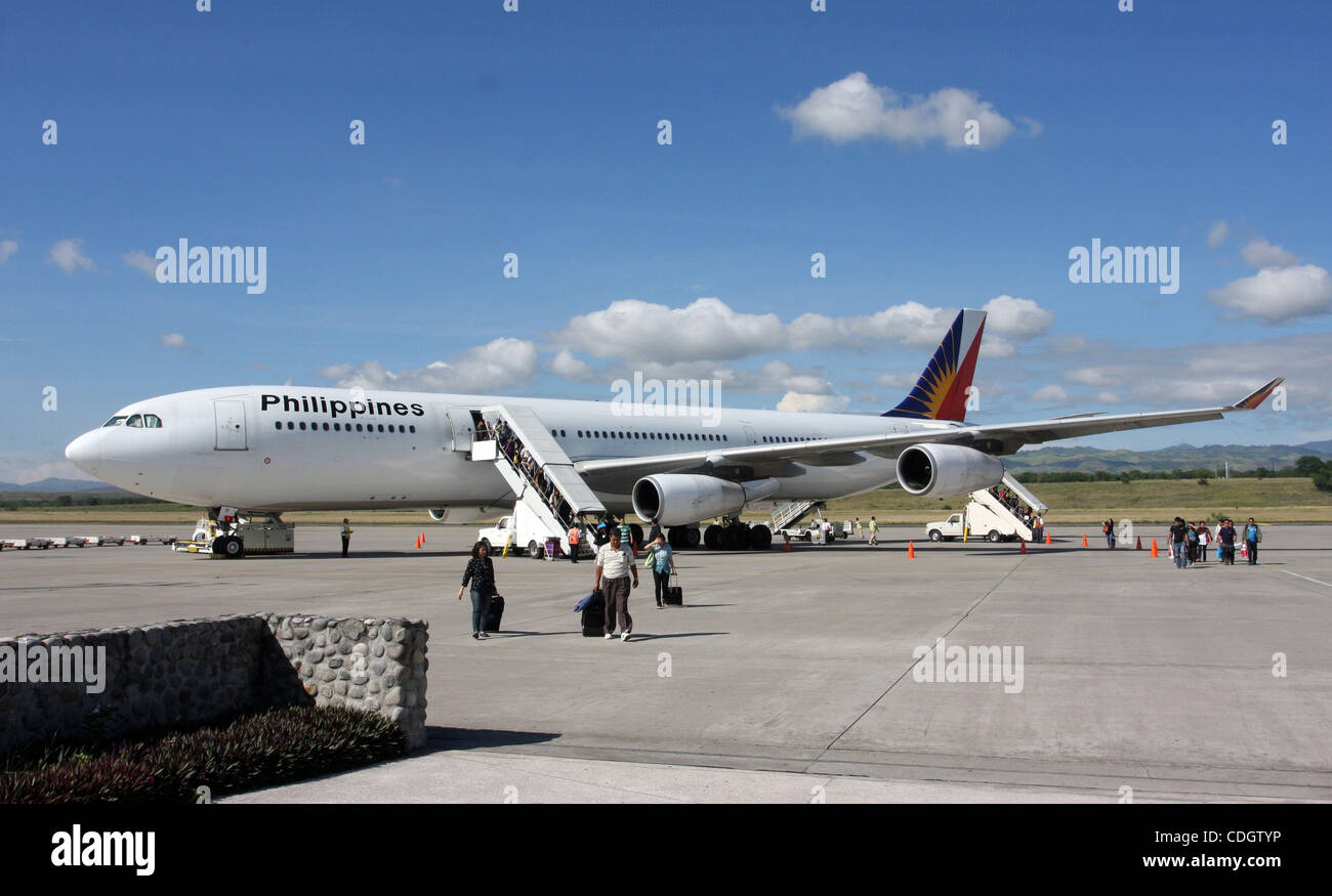 Jan 22, 2011 - General Santos, Philippines - A Philippines Airlines airbus 340 arrives at an airport in the southern Philippine city of General Santos. The country's flag carrier said it would begin flying to New Delhi starting March. Aside from local destinations, the firm currently serves 26 point Stock Photo