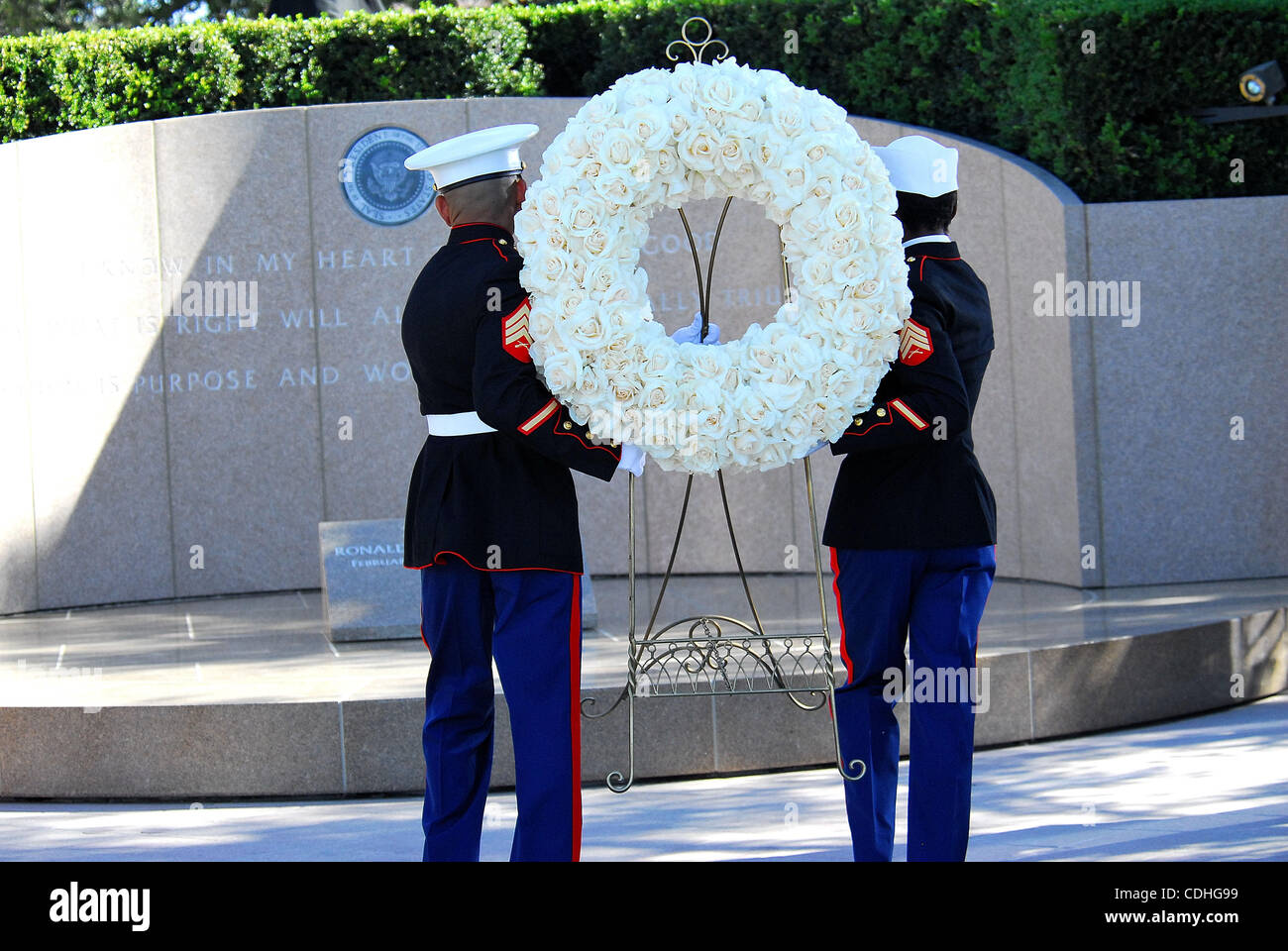 Ronald reagan wreath laying ceremony hi-res stock photography and ...
