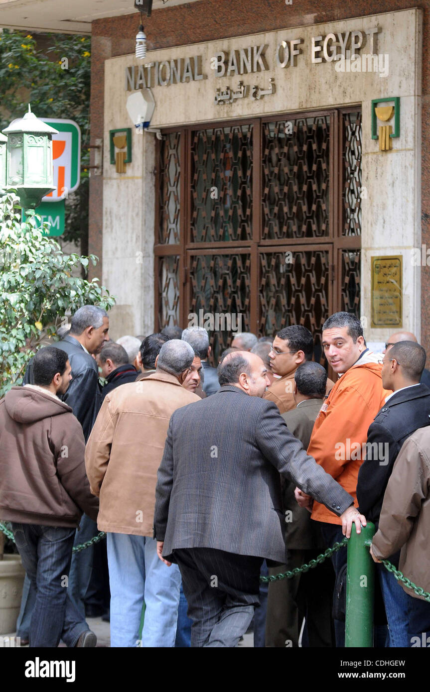 Feb 06, 2011 Cairo, Egypt, Egypt Customers queue at Egypt banks in