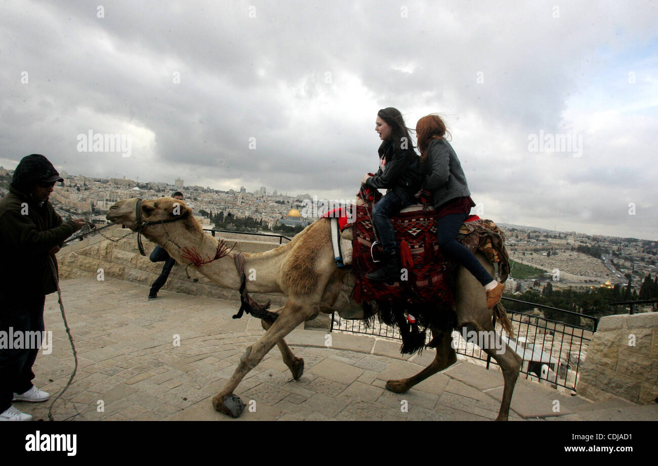 Feb 21, 2011 - Jerusalem, Palestinian Territories - Foreign tourists ...